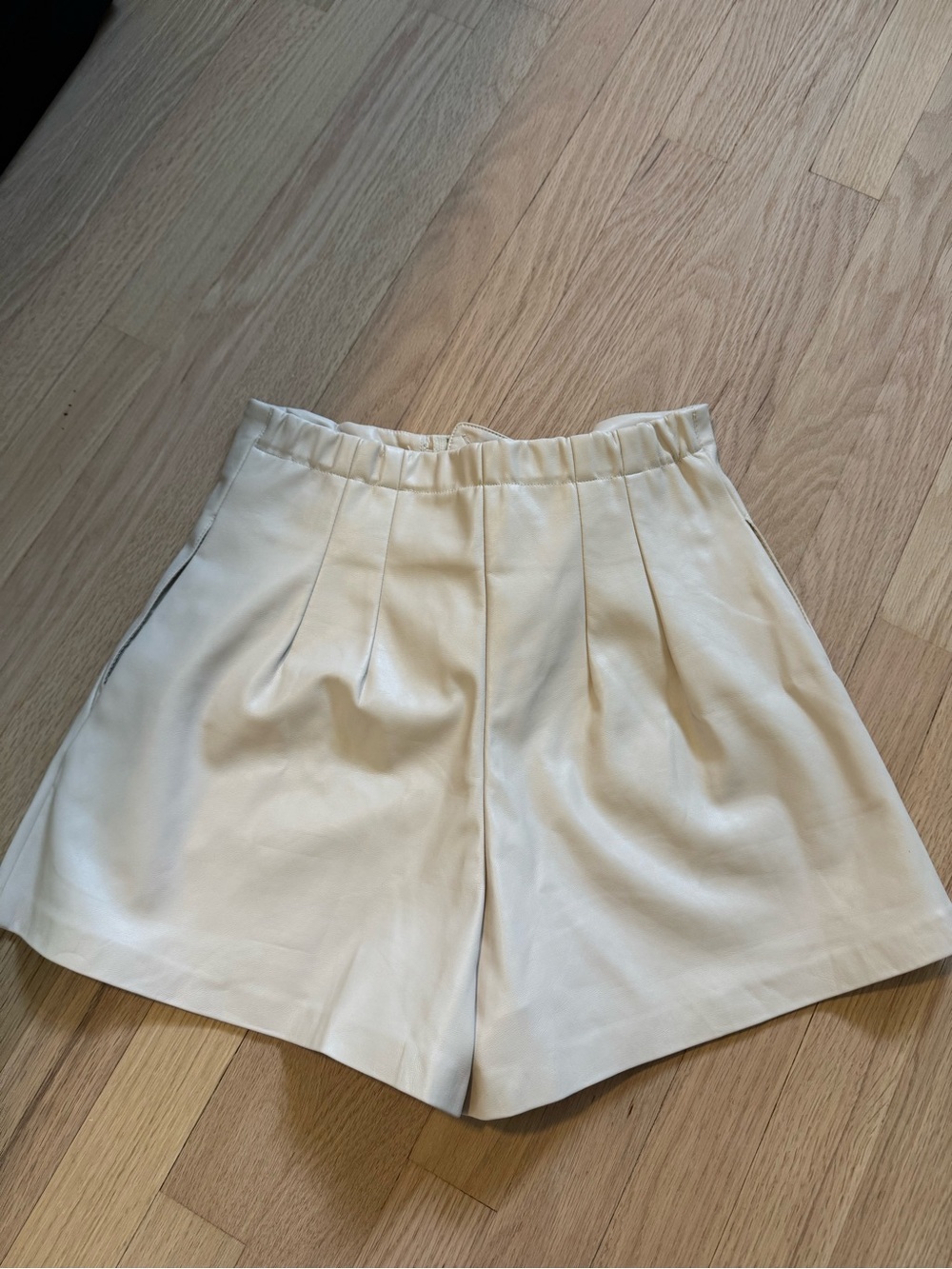 Mustard Seed Faux Leather High-Waist Cream Pleated Shorts - Picture 3 of 4